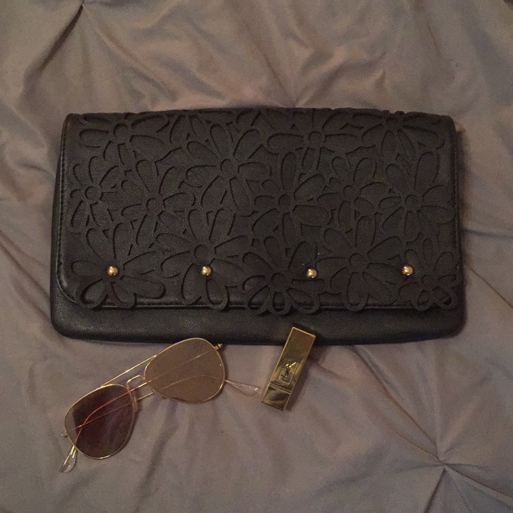 Black floral textured clutch purse 👜